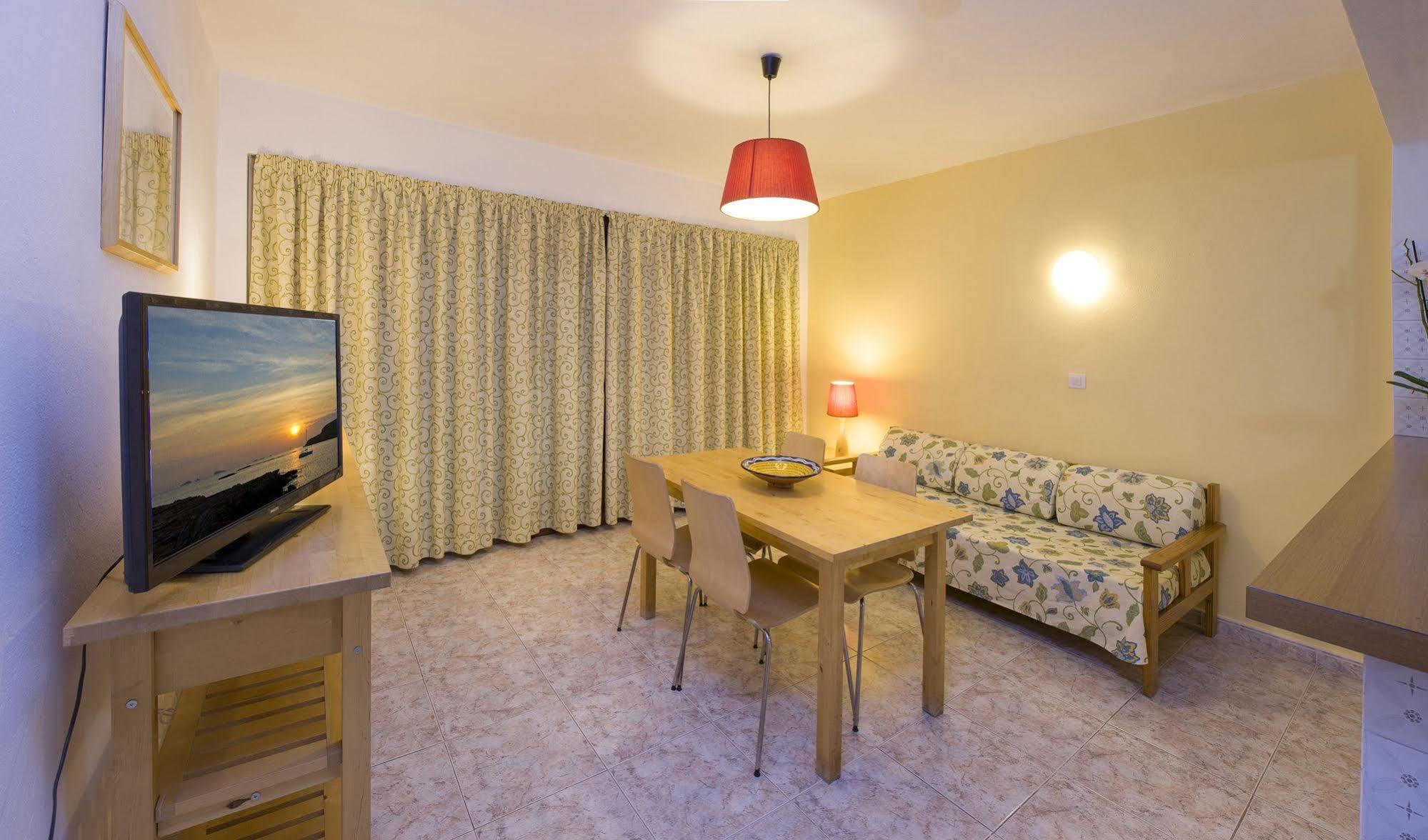 Cana Rita Apartamentos ซานอันโตนิโอ ภายนอก รูปภาพ